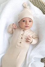 Load image into Gallery viewer, Knotted Baby Gown Set (Newborn - 3 mo.) - Sand: Hat and Headband
