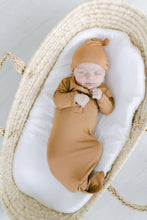 Load image into Gallery viewer, Knotted Baby Gown Set (Newborn - 3 mo.) - Camel Brown: Hat and Headband
