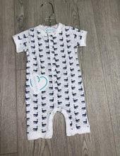 Load image into Gallery viewer, Feather Baby Whale Short Sleeve Jumper
